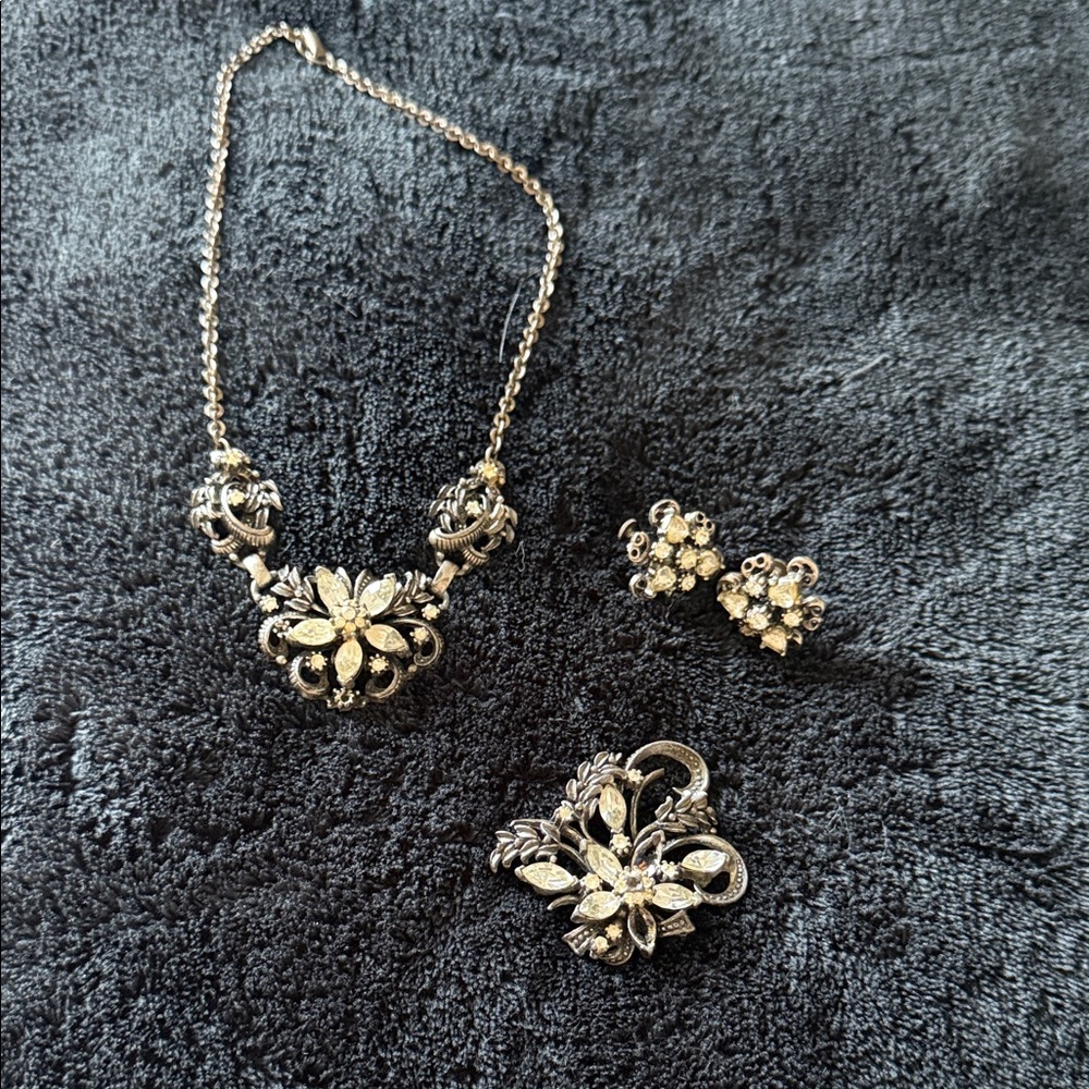 Elegant Silver Floral Jewelry Set